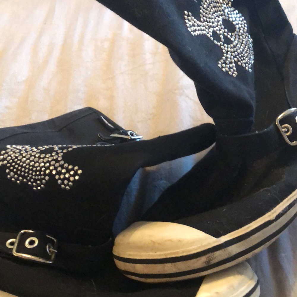 Boots - Picture 3 of 3